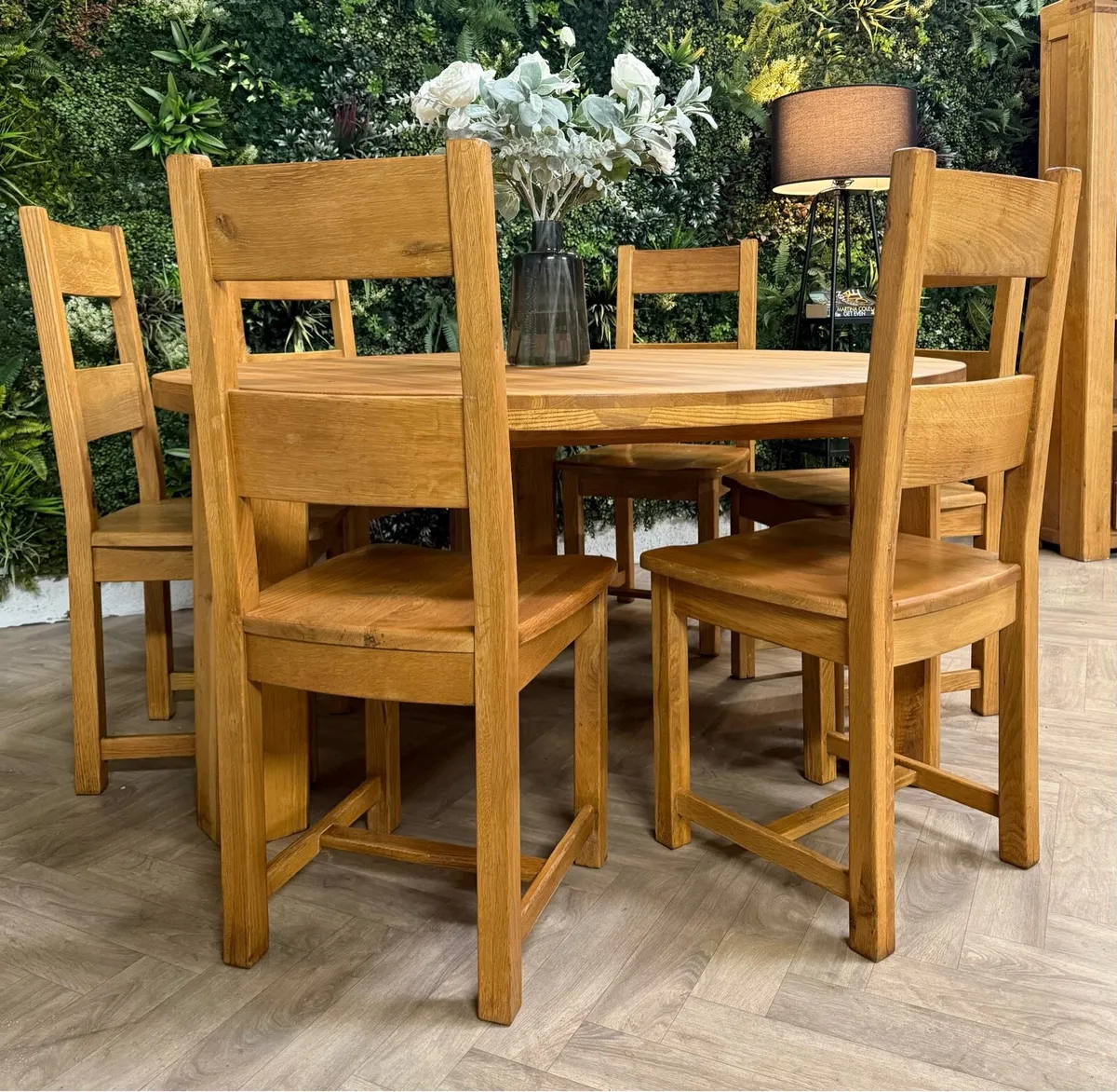Oak kitchen table & 6 chairs - Image 1