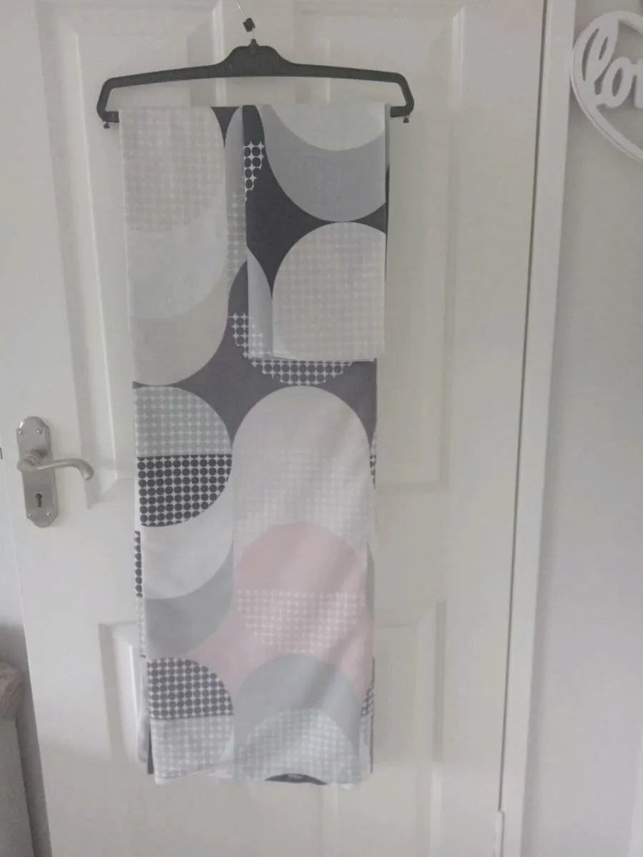 Curtains  and duvet set - Image 2