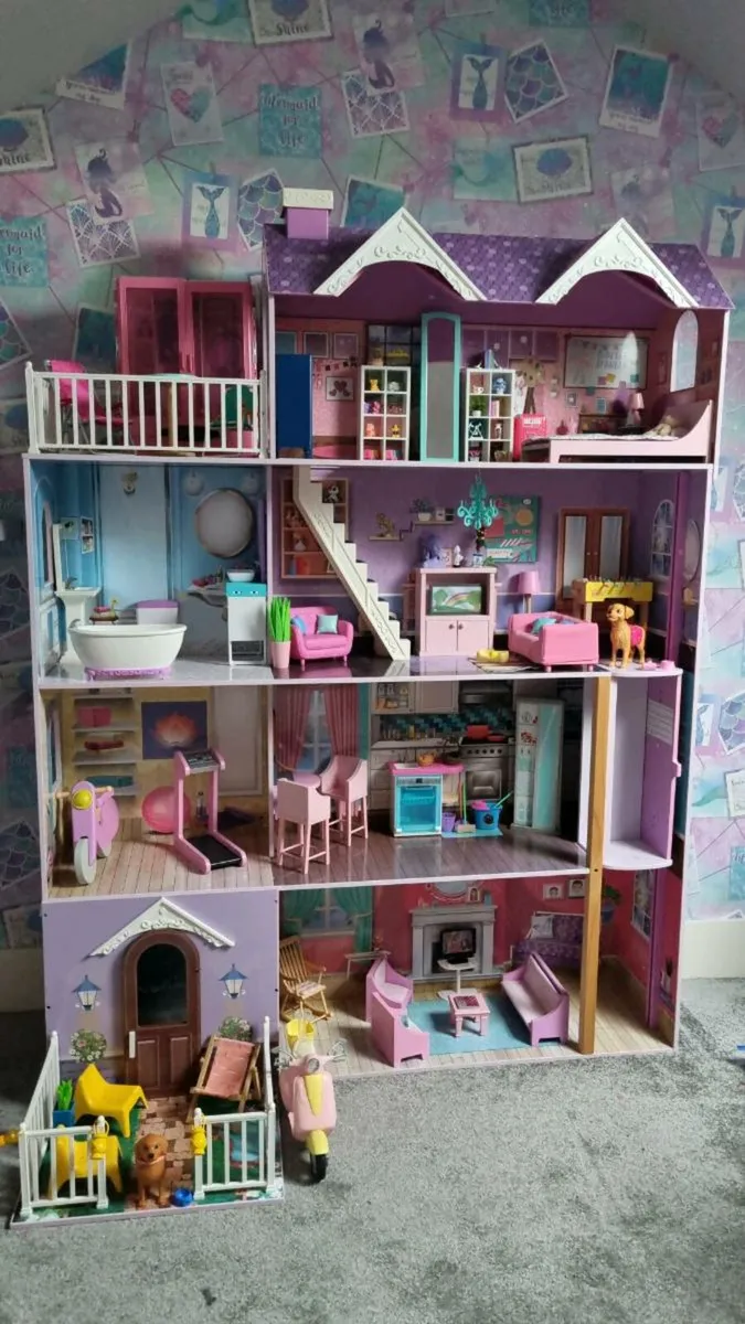 Large Wooden Dolls House - Image 1