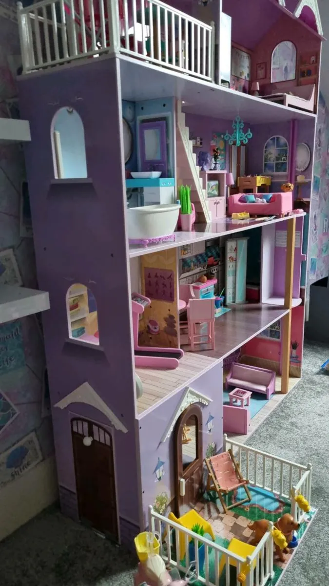 Large Wooden Dolls House - Image 3