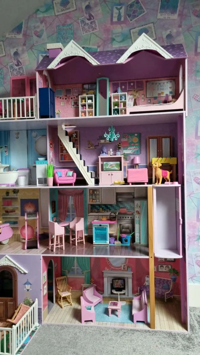 Large Wooden Dolls House - Image 4