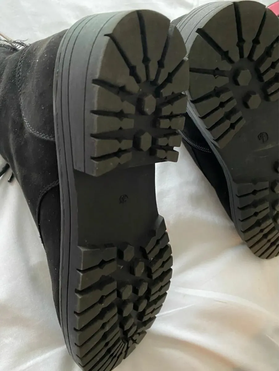 Ladies Schuh Black Suede Ankle Boots, Size 40 / 7 - Image 2