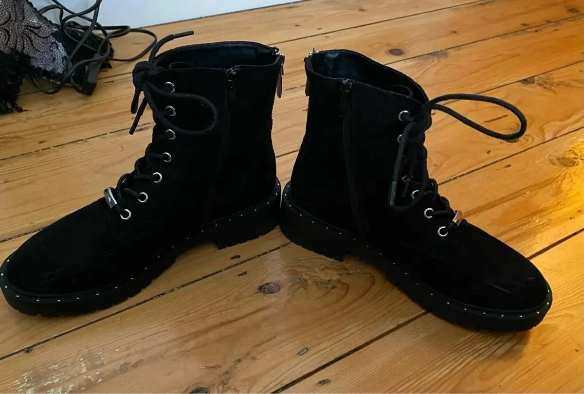 Ladies Schuh Black Suede Ankle Boots, Size 40 / 7 - Image 3