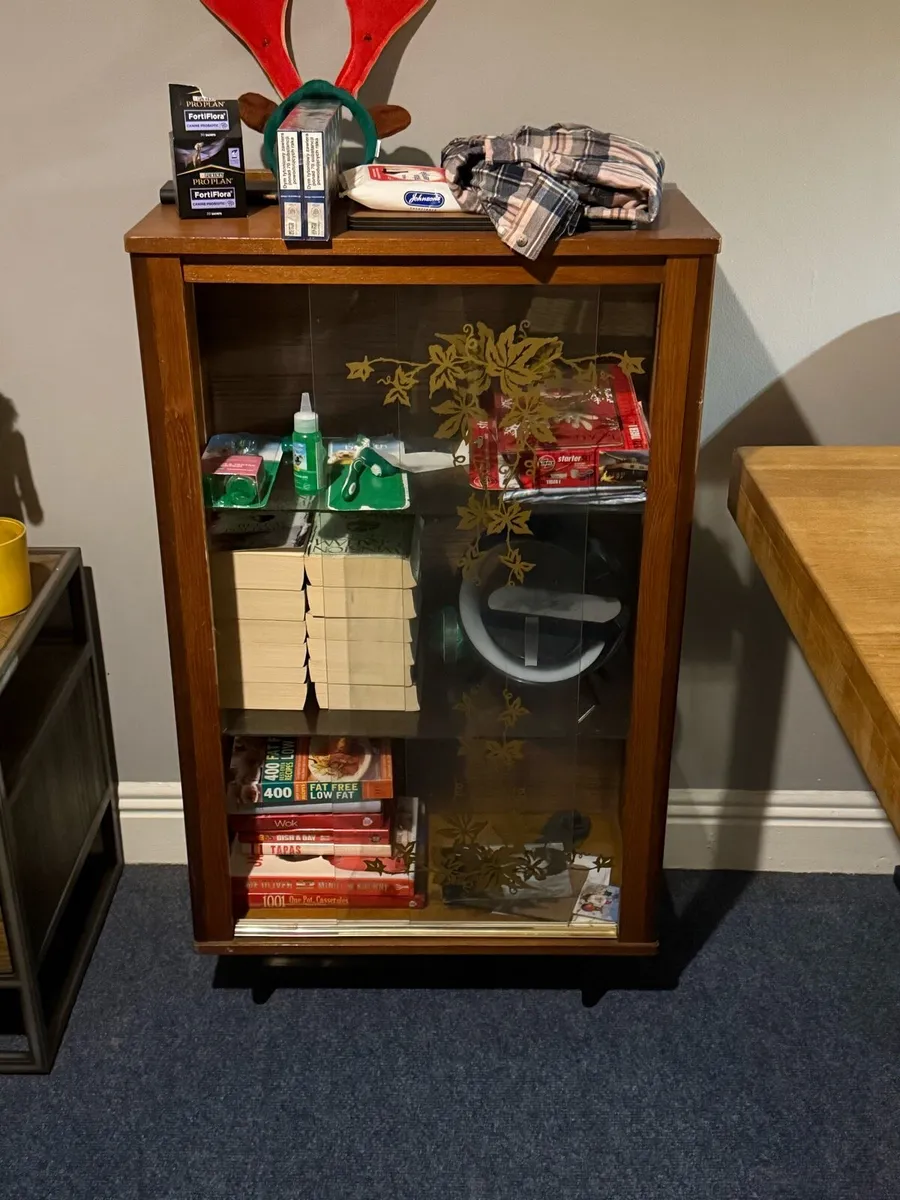 Small cabinet display