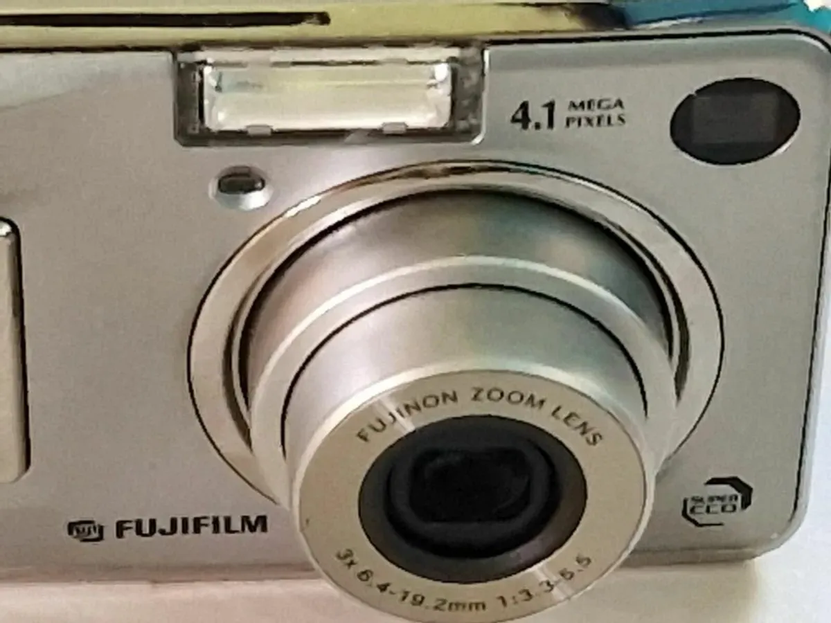 Fujifilm Finepix A400 Digital Camera - Image 2