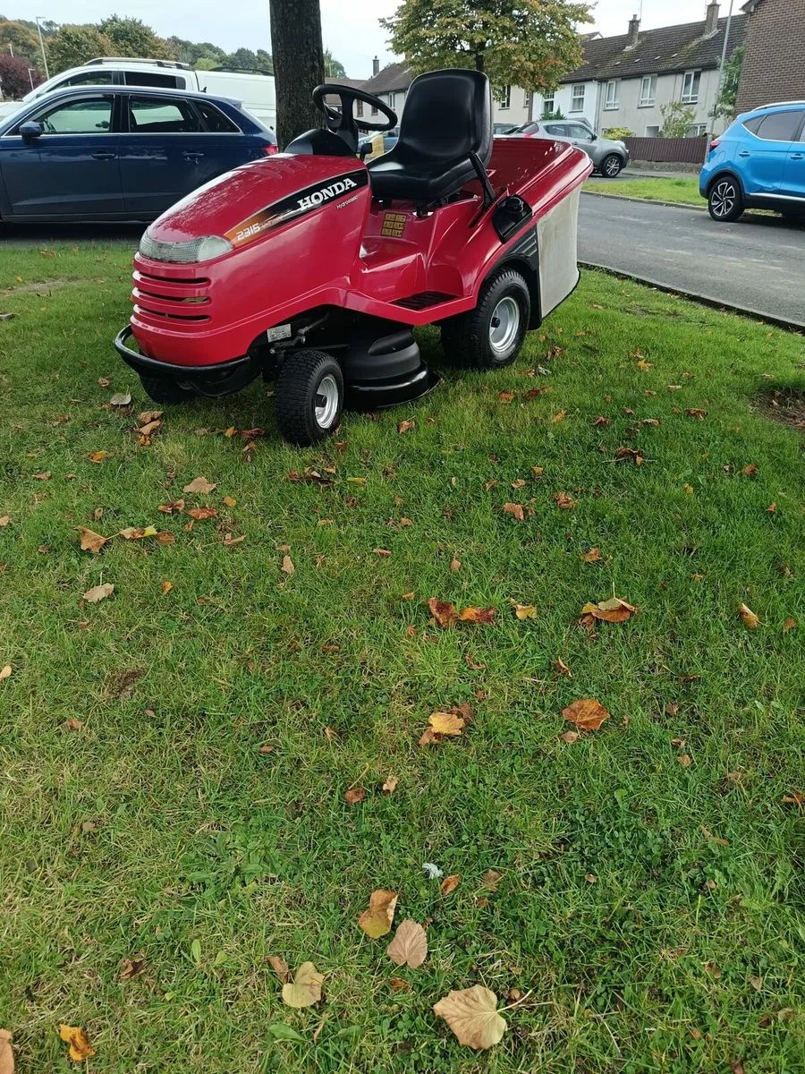 Honda 2315 petrol ride on lawnmower - Image 3