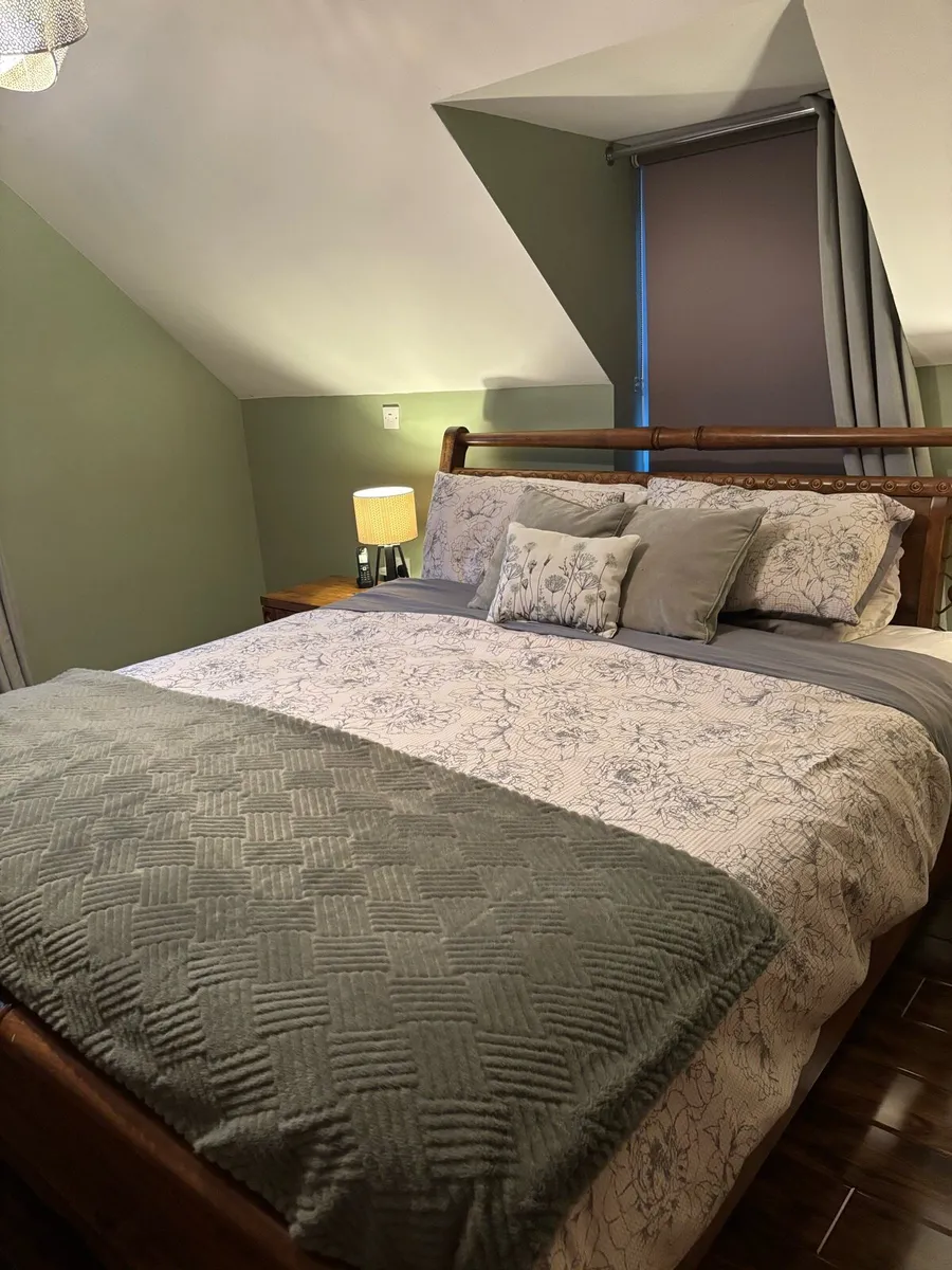 Bedroom Furniture Set - Image 4