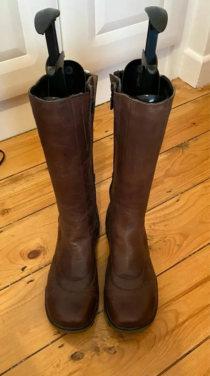 Dr Martens Authentic Leather Brown Boots Size 41/7 - Image 1