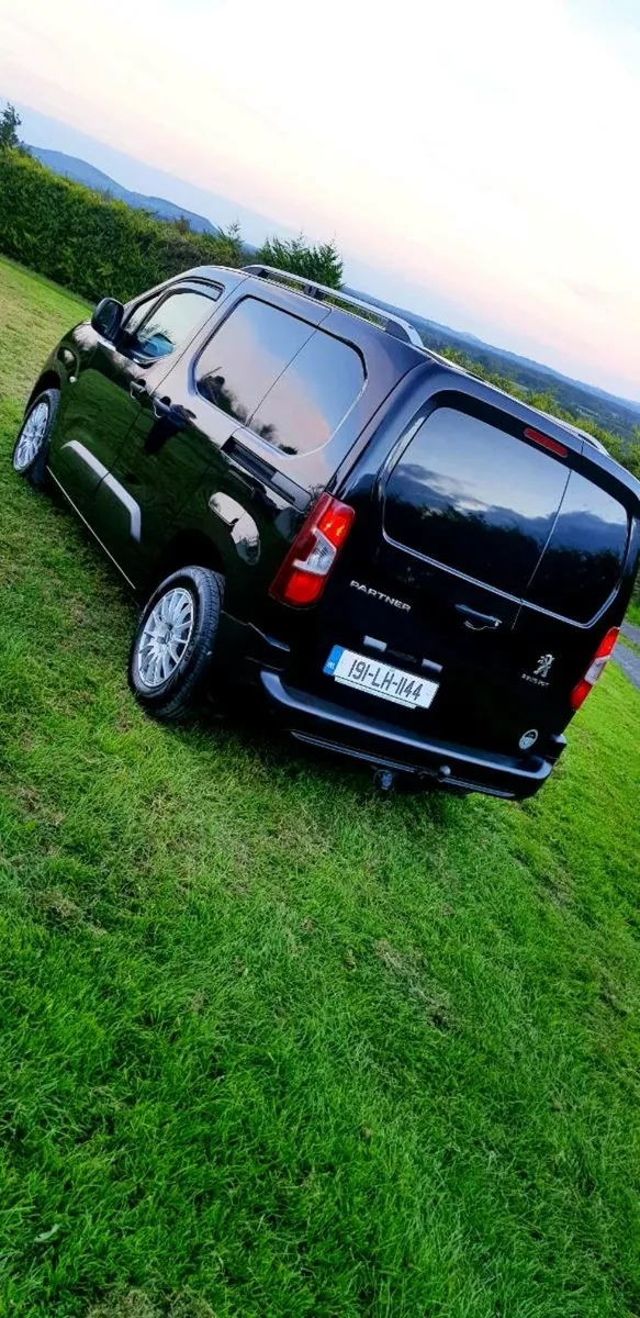 Peugeot partner  1.6hdi,  2019, clean van 3seats - Image 3
