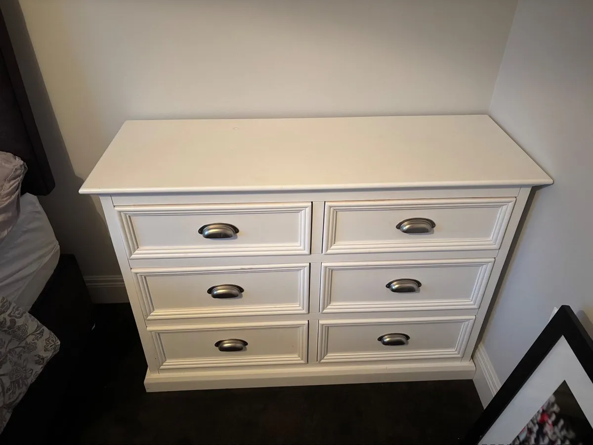 Elegant 6-Drawer White Chest of Drawers – Classic - Image 1