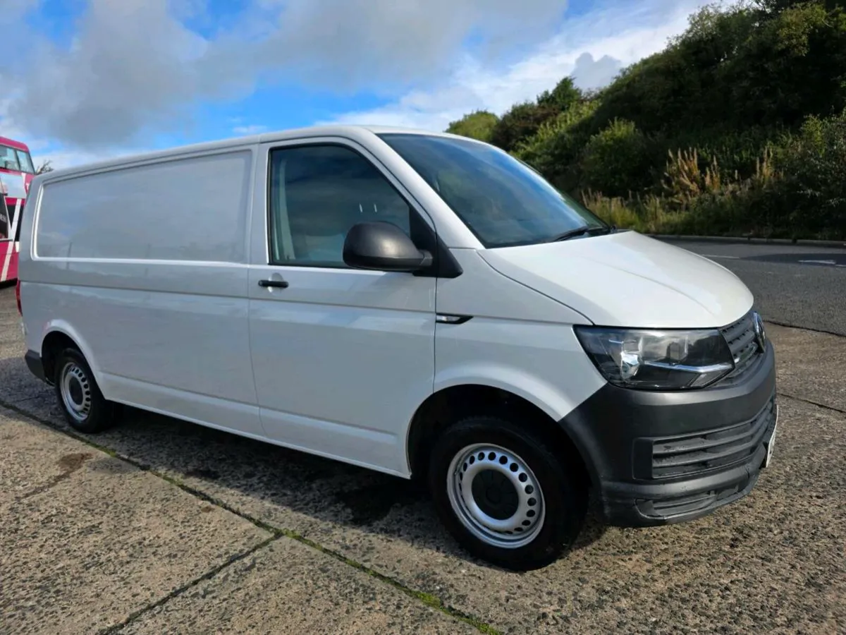 2018 volkswagen transporter - Image 1