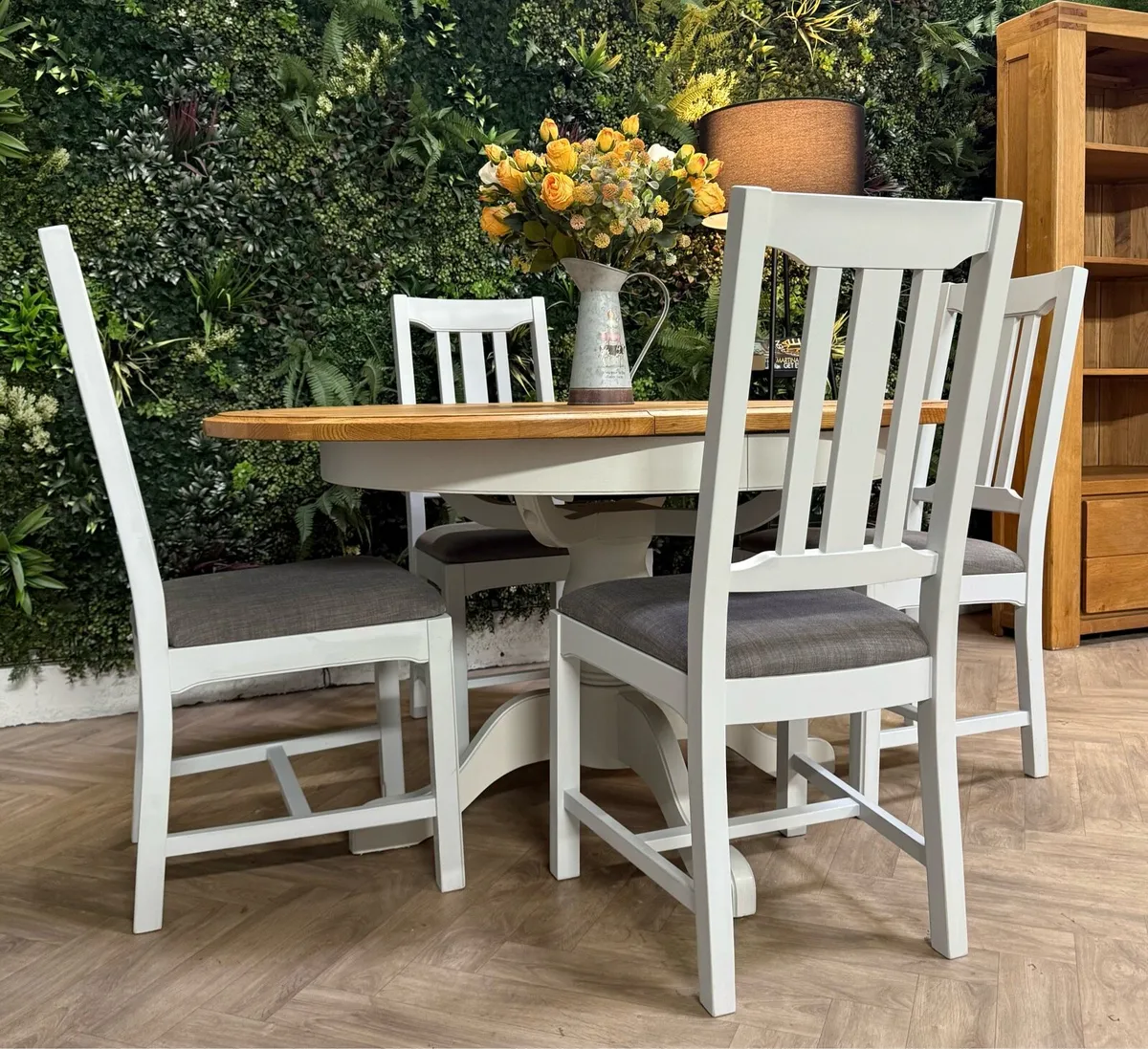Extending oak kitchen table & 4 chairs - Image 1