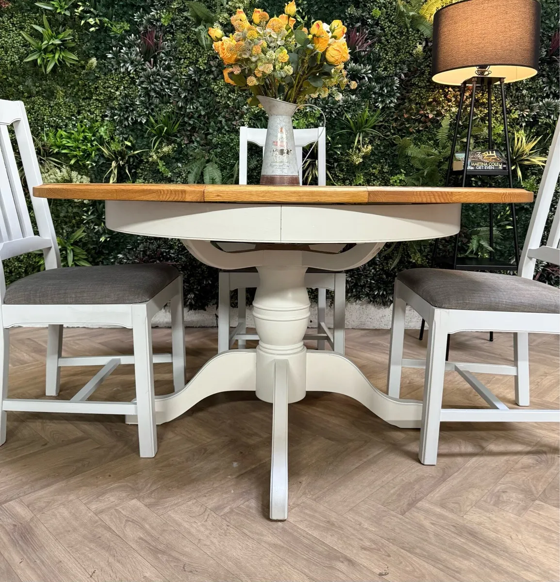 Extending oak kitchen table & 4 chairs - Image 2