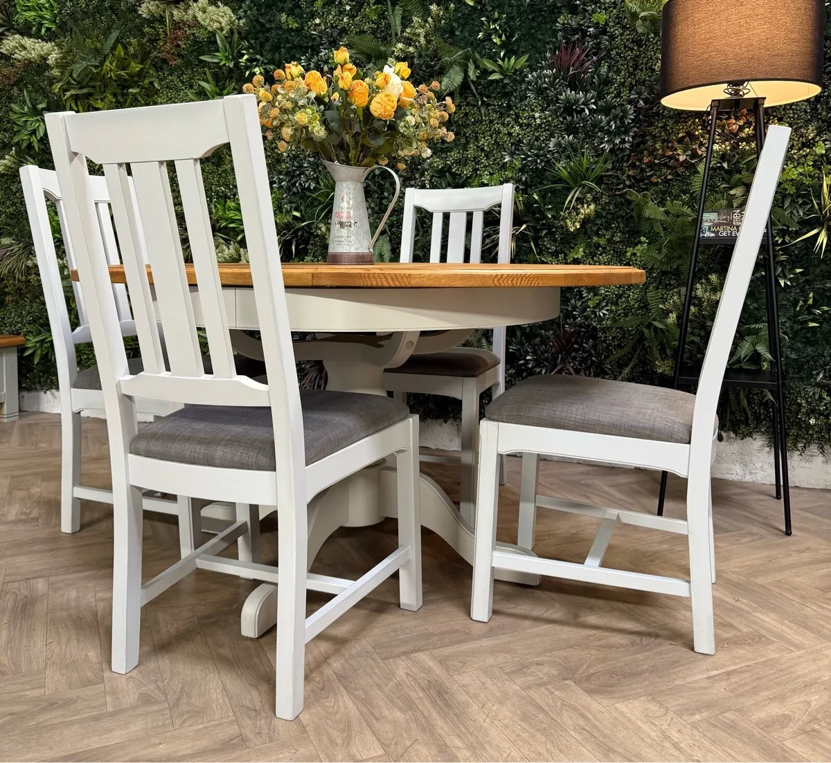 Extending oak kitchen table & 4 chairs - Image 3