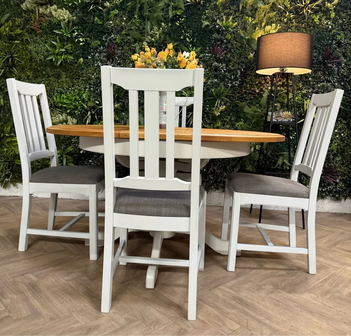 Extending oak kitchen table & 4 chairs - Image 4