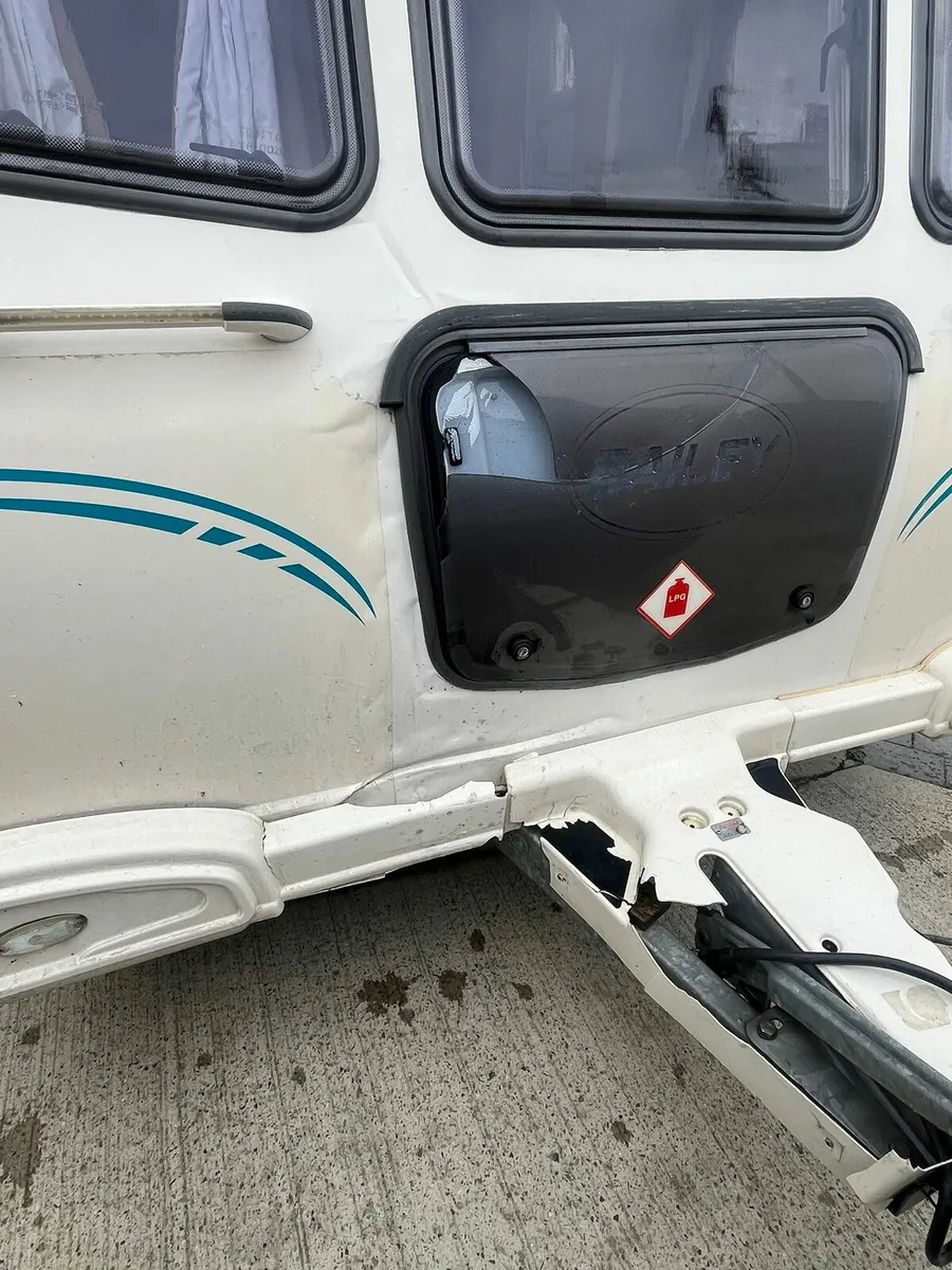 Bailey Olympus fixed bed 4/5 berth - Image 3