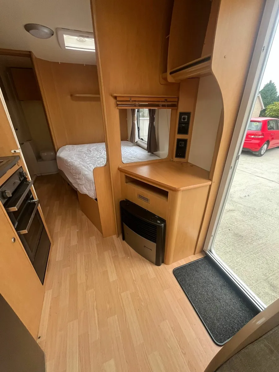 Bailey Olympus fixed bed 4/5 berth - Image 4