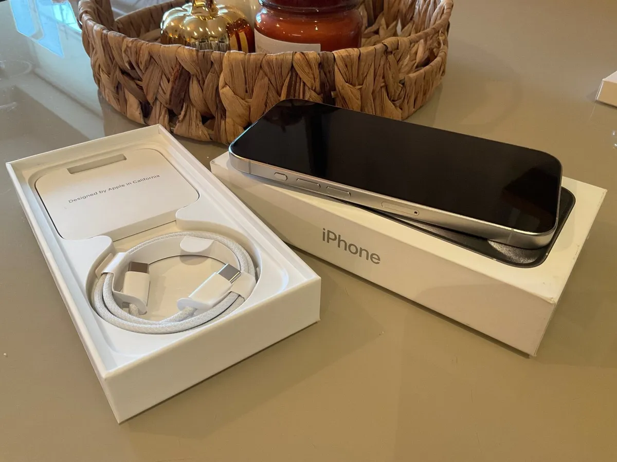 iPhone 15 Pro 128GB White simfree - Image 1