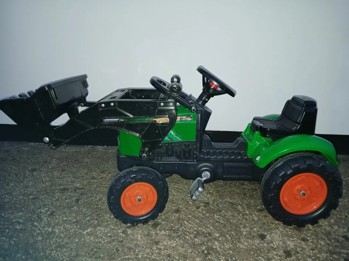 Kids Tractor ride on - Image 1