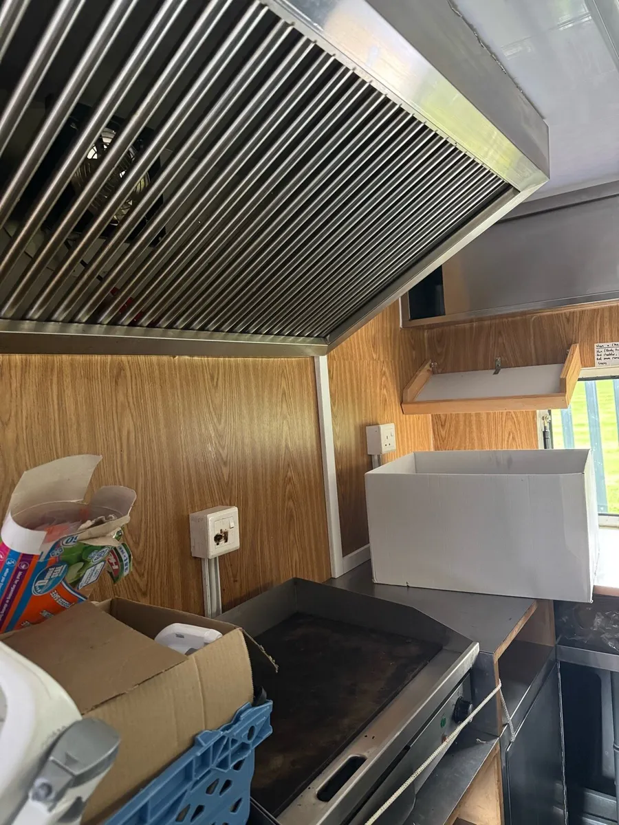 Food Trailer - Image 4