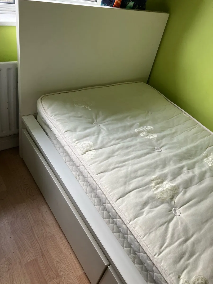 Single bed - Image 2