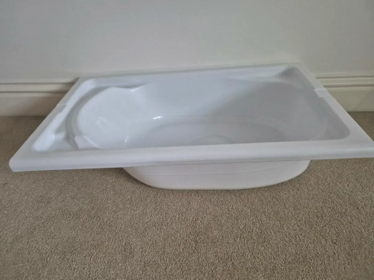Baby Bath, baby wash basin & Peppa Pig Potty - Image 1