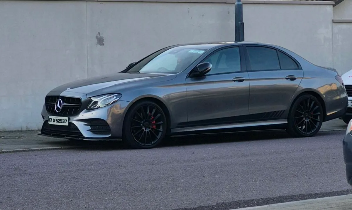 Mercedes Benz AMG LINE 220D - Image 4