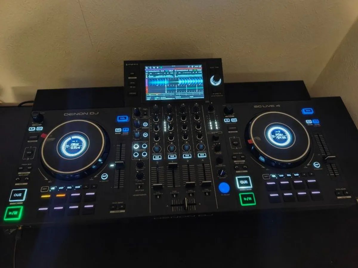 DJ Equipment Denon DJ SC Live 4 - Image 1