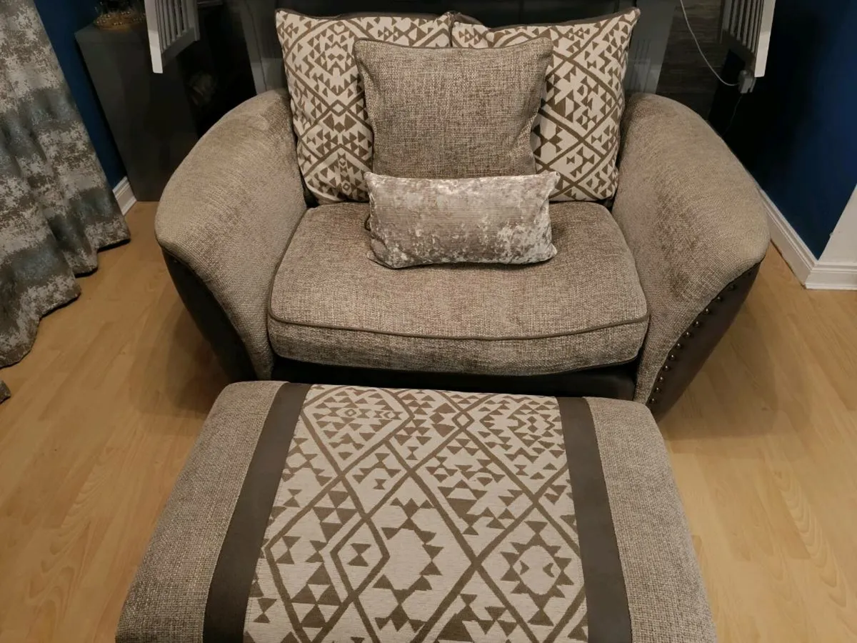 Love Seat - Image 1