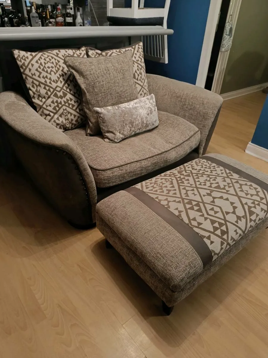 Love Seat - Image 2