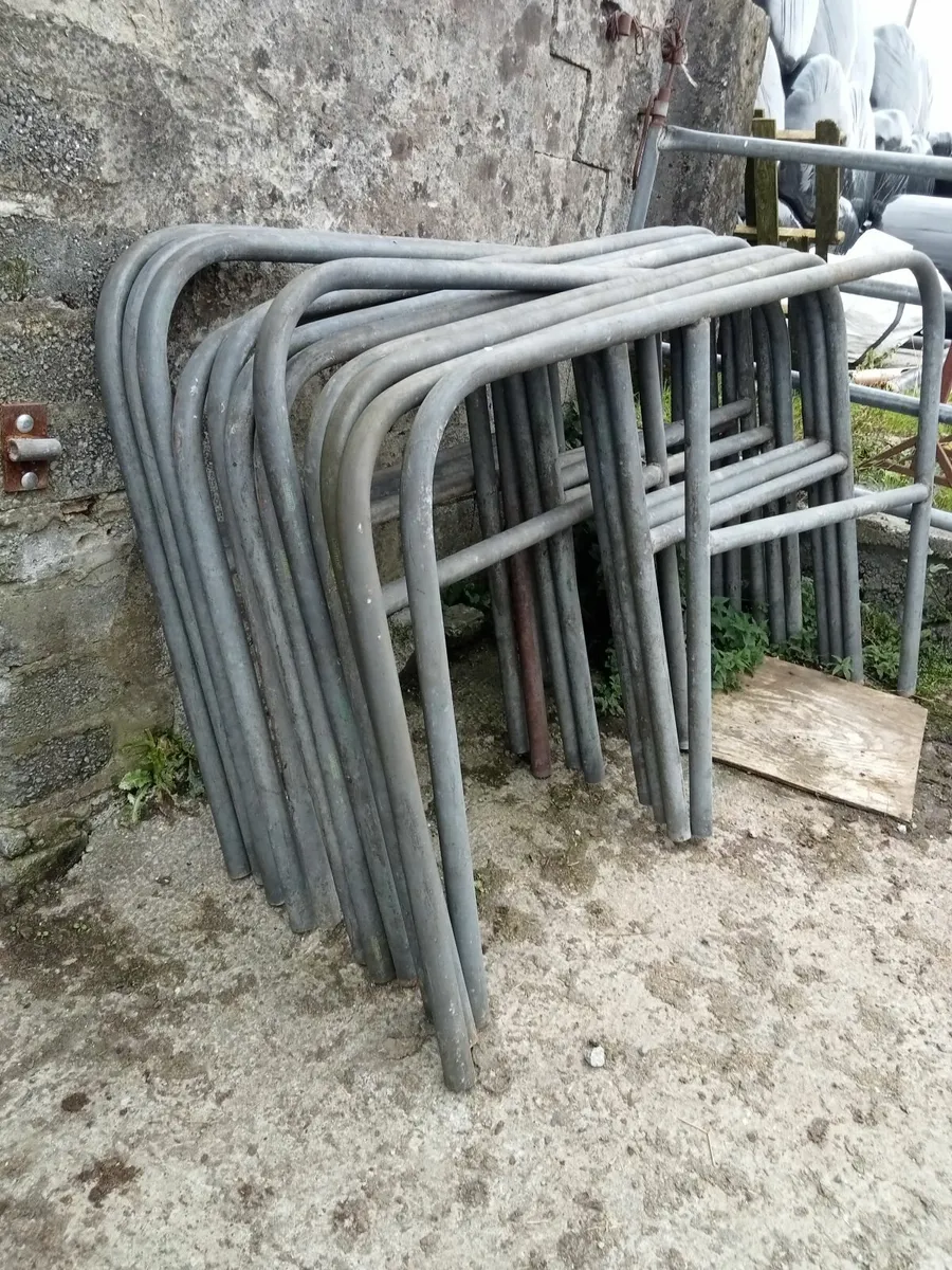 Cubicles - Image 1