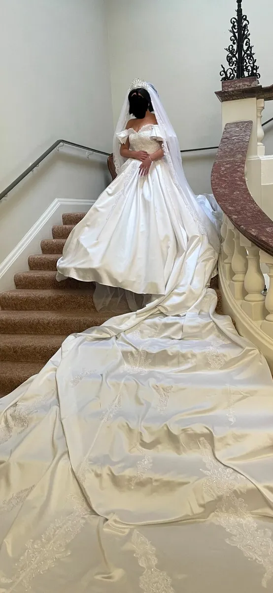 WEDDING DRESS - Image 2