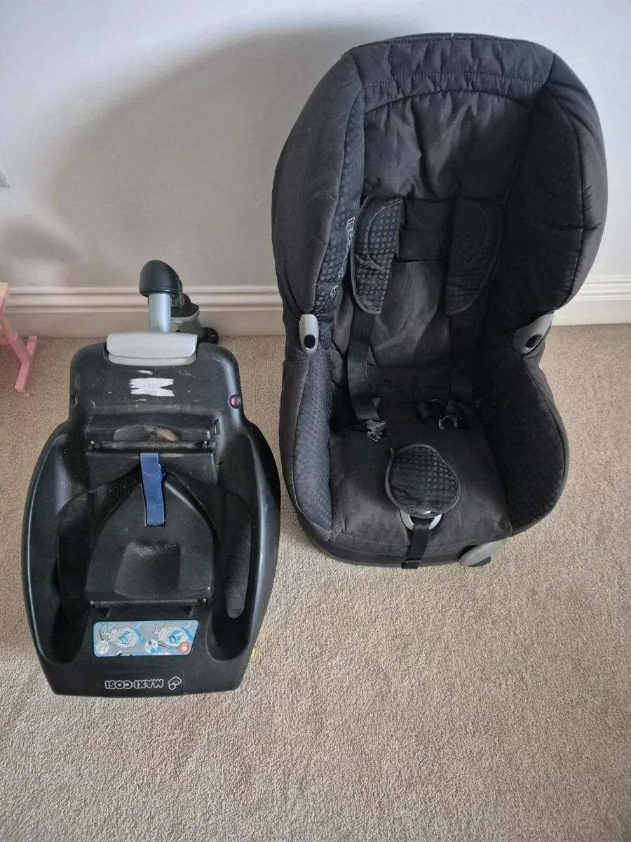 Maxi-cosi Car Seat with Isofix Base - Image 2