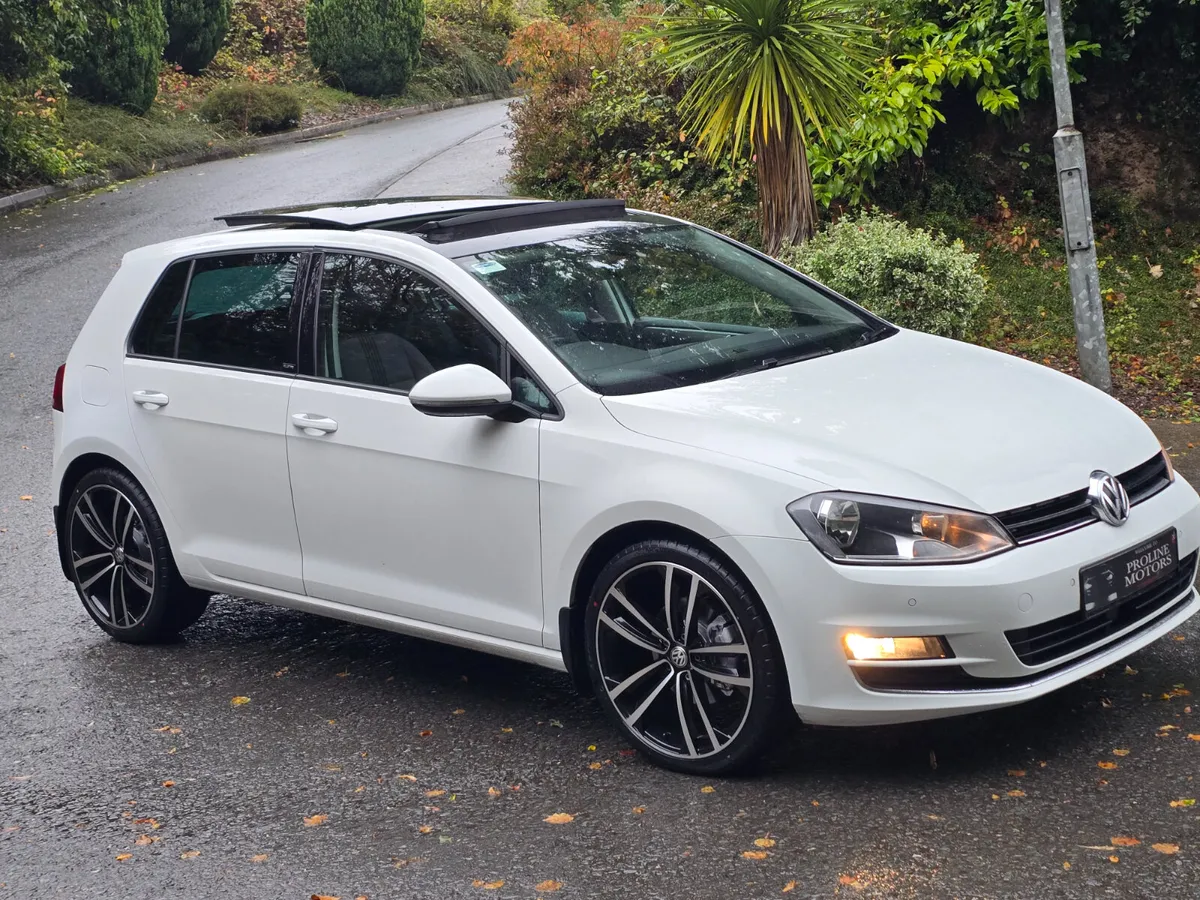 VW GOLF 1.6 TDI ALLSTAR EDITION PANORAMIC ROOF - Image 1