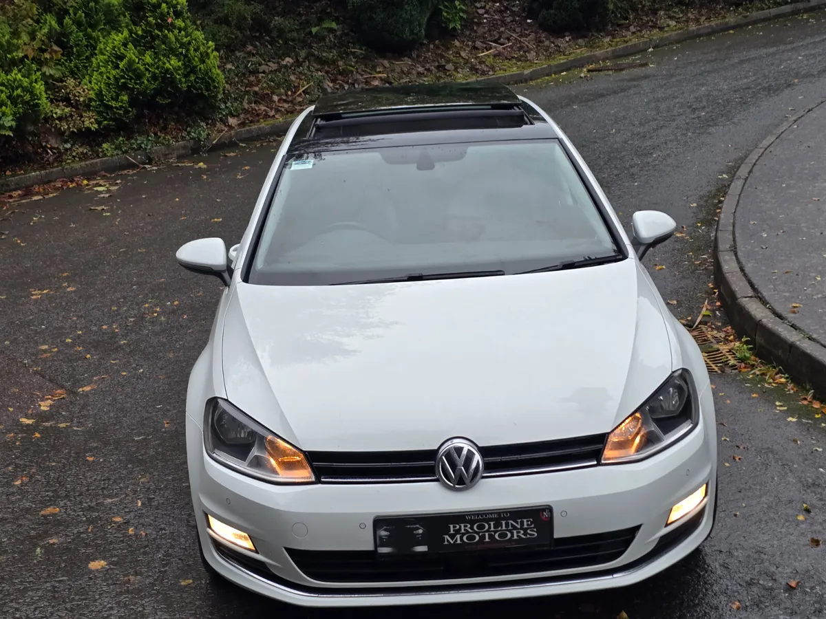 VW GOLF 1.6 TDI ALLSTAR EDITION PANORAMIC ROOF - Image 3