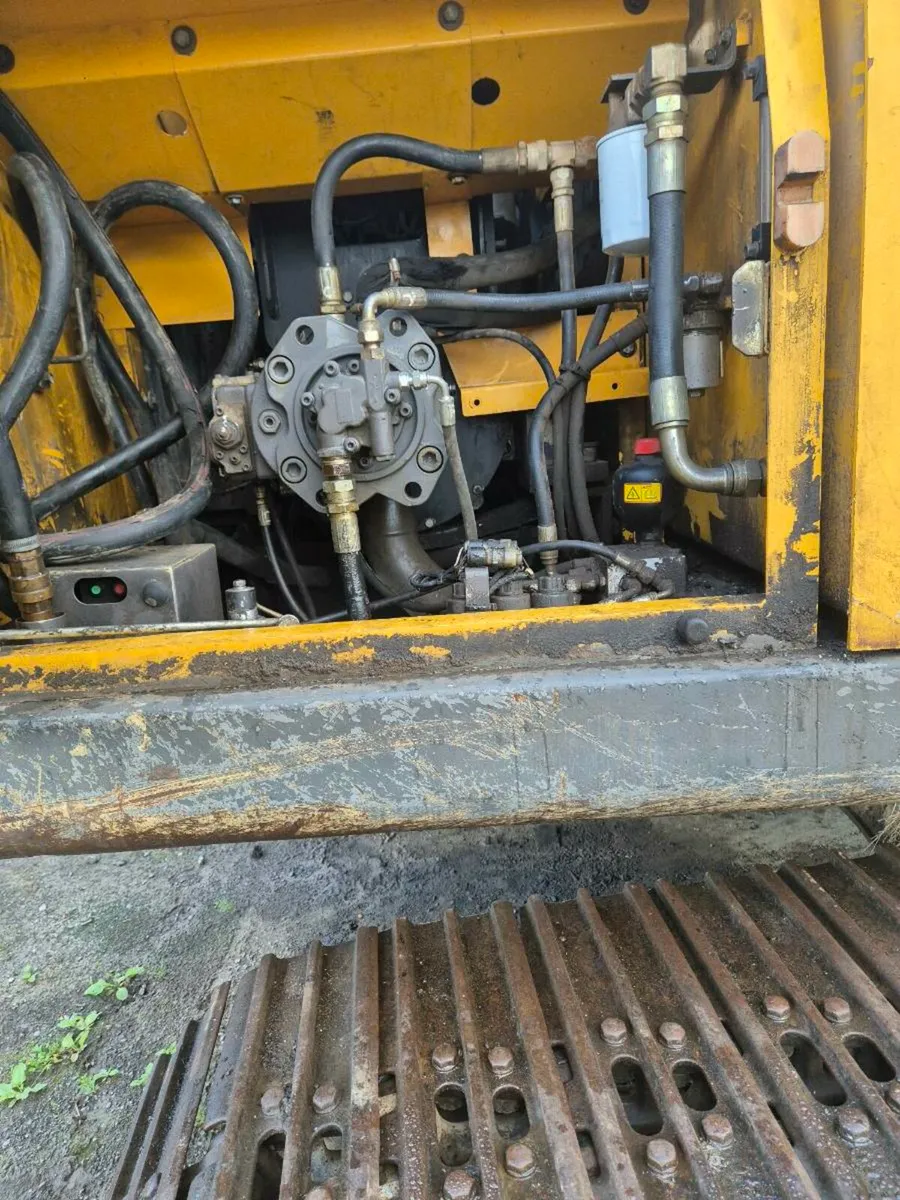Volvo ec210b - Image 4