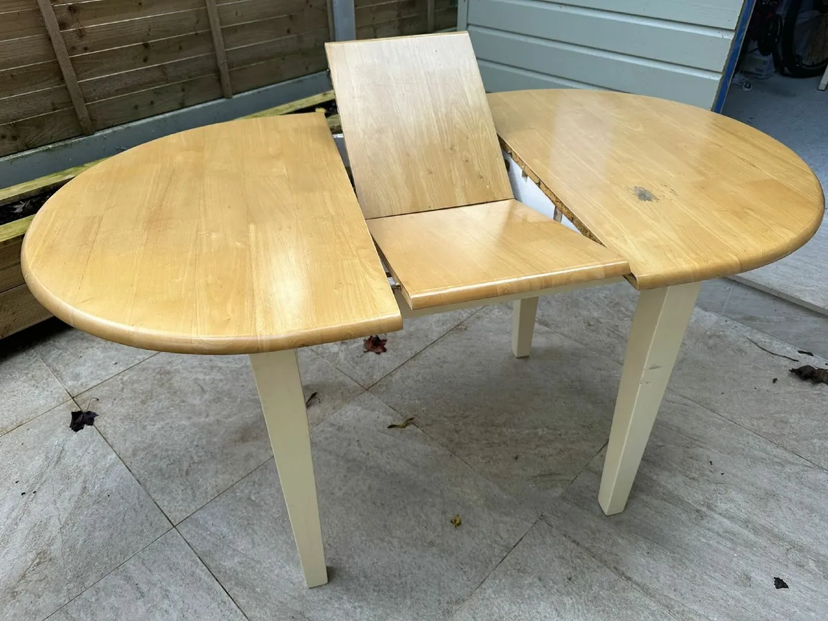 Kitchen table and chairs - Image 2