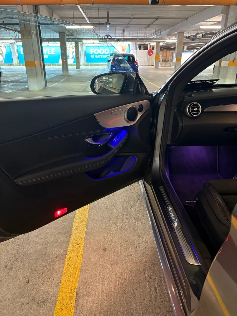 Car - Image 4
