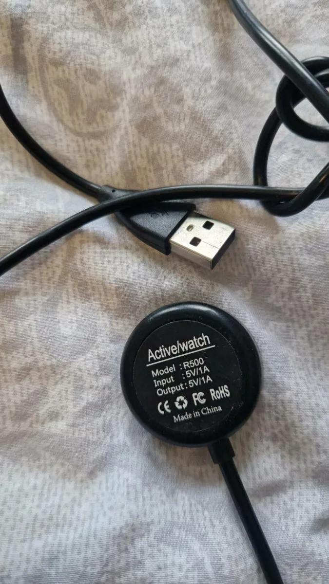 SAMSUNG WATCH CLASSIC 4 WHITE STRAP AND 2 CHARGERS - Image 2