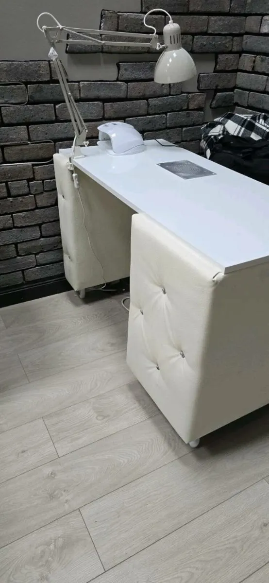 Table for Nails - Image 1