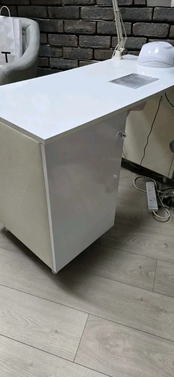 Table for Nails - Image 2