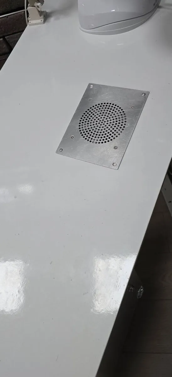Table for Nails - Image 3