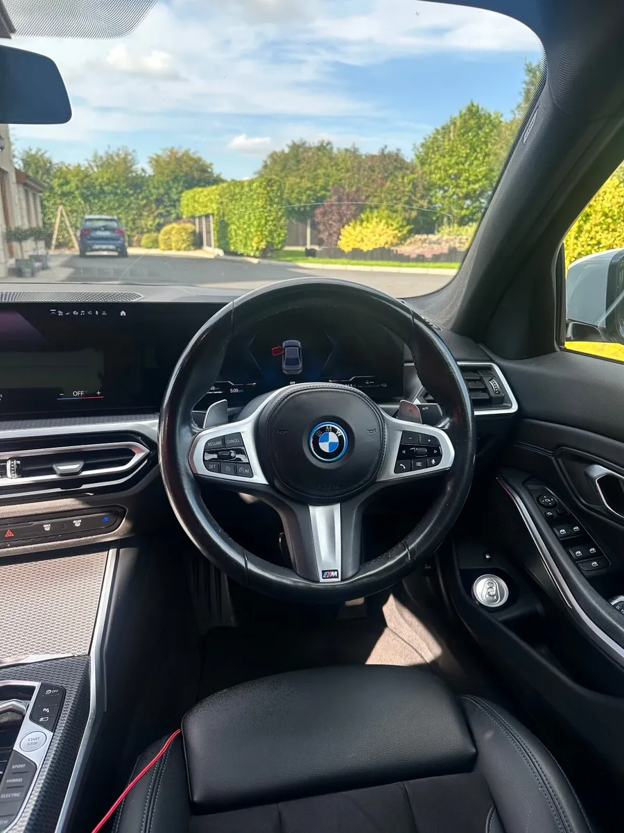 BMW 3-Series 2022 - Image 4