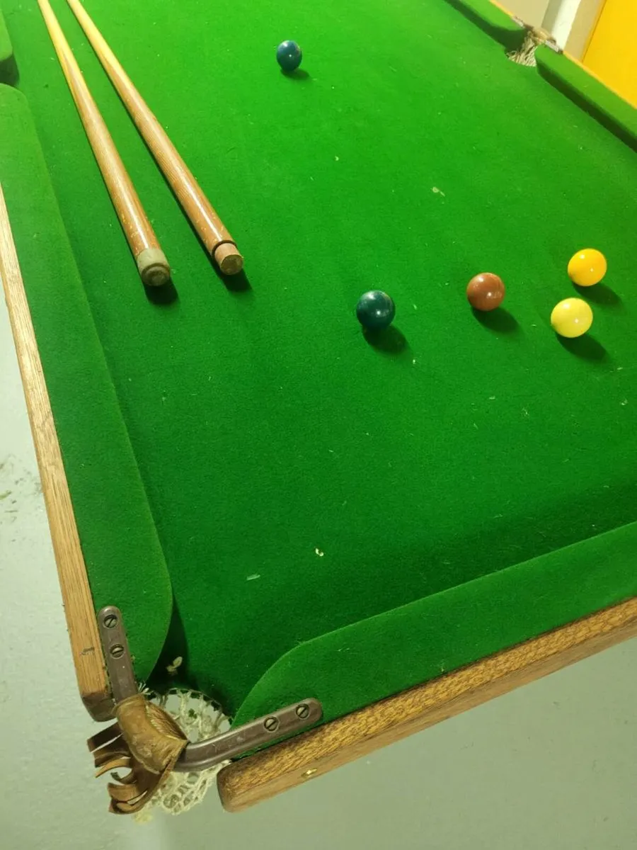 Small snooker table - Image 1