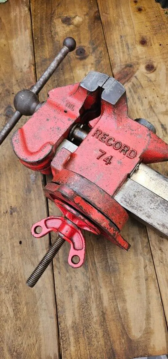 Record 74 vice - Image 3