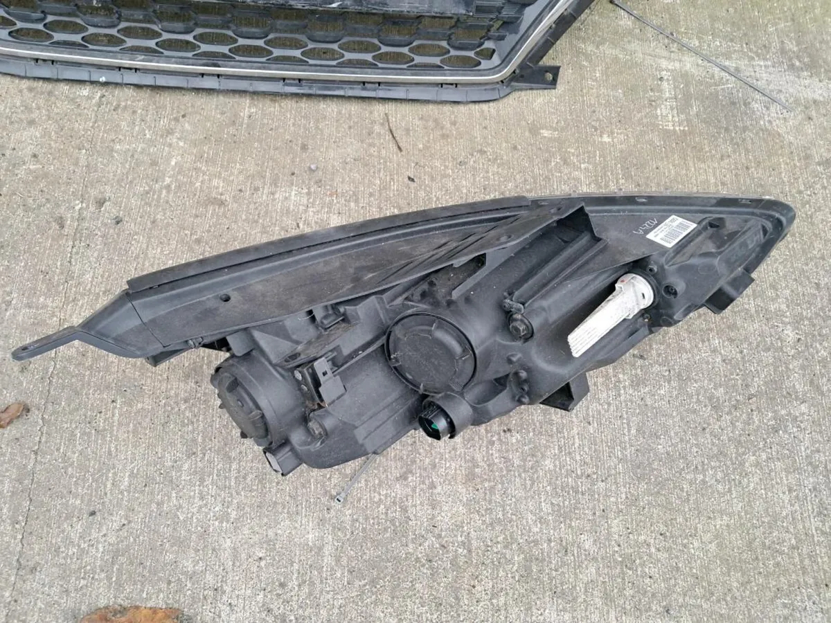 Headlight and grill fir 171 hyundai i30 - Image 2