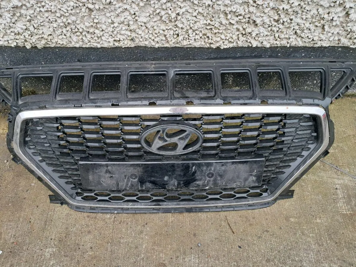 Headlight and grill fir 171 hyundai i30 - Image 3