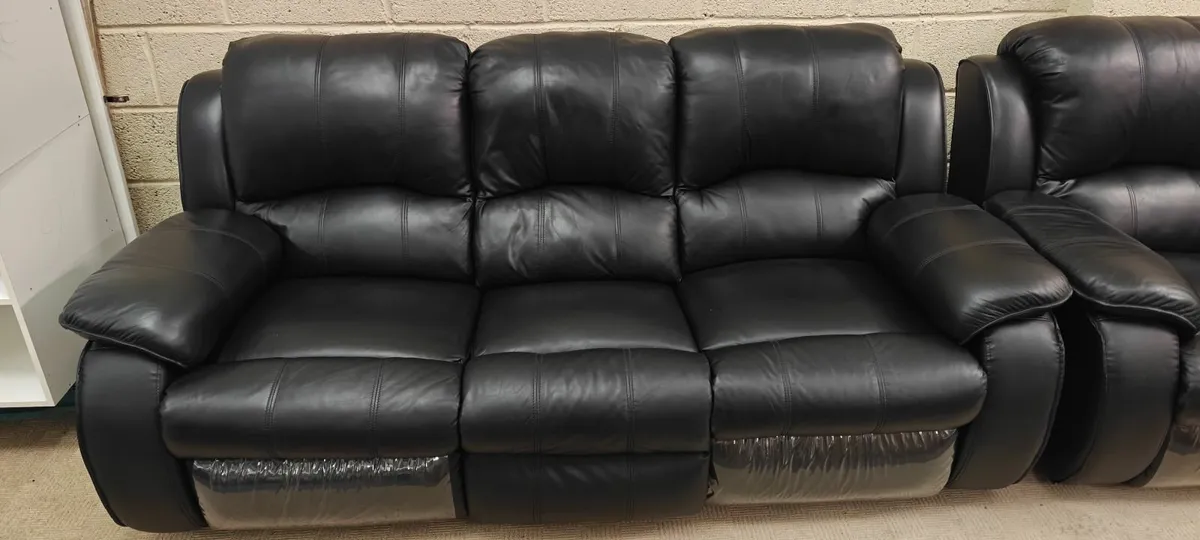 Black Recliner Suite - Image 2