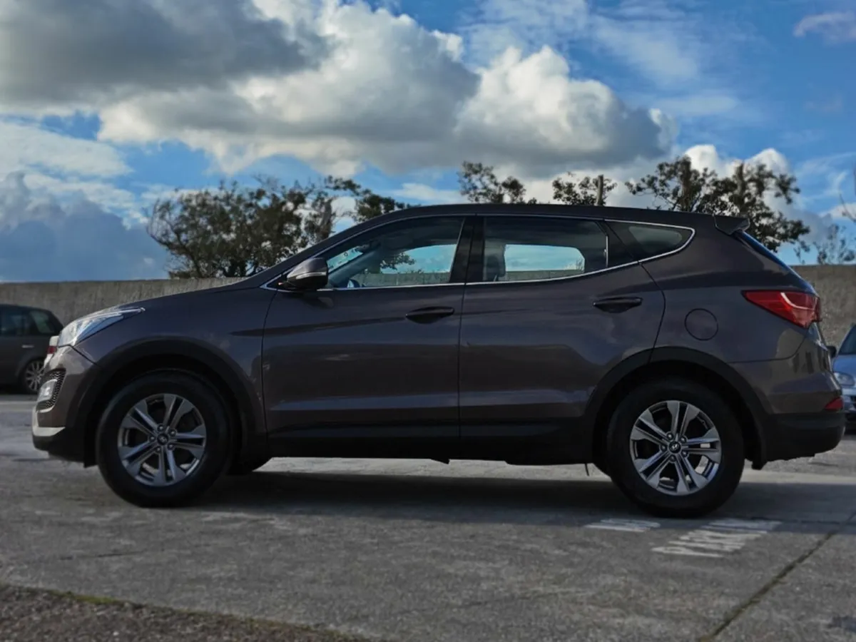 Hyundai Santa Fe 2015 - Image 2