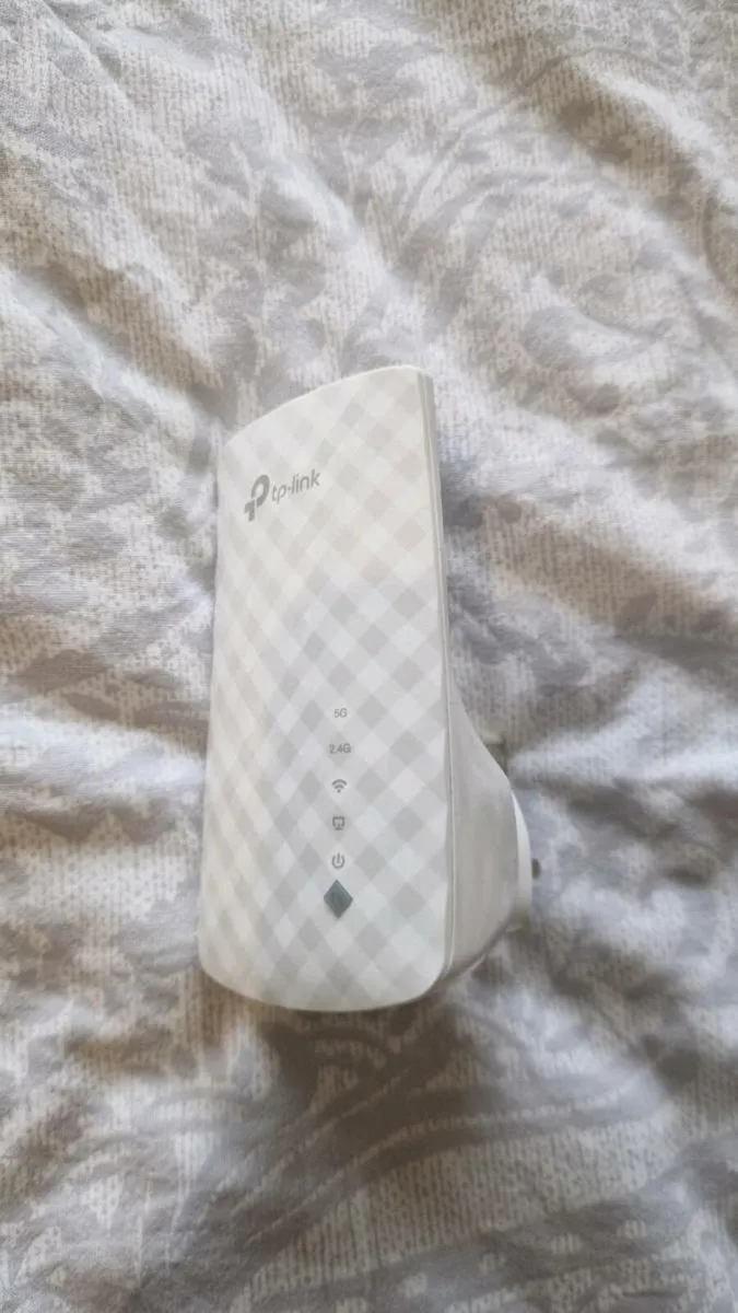 TP-Link AC750 Wi-Fi Range Extender - Image 1